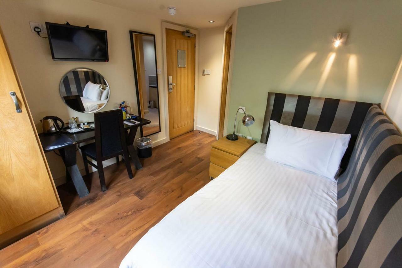 Great Hallingbury Manor & London Stansted 4*